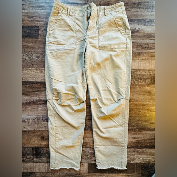 Banana Republic Pants - Banana Republic Women's Beige Cropped Pants